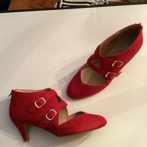 JC womens red bootie shoe size 8 faux suede with zipper backs 2 1/2” heels